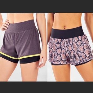 Fabletics 2 Olesia shorts snake print & eyelet